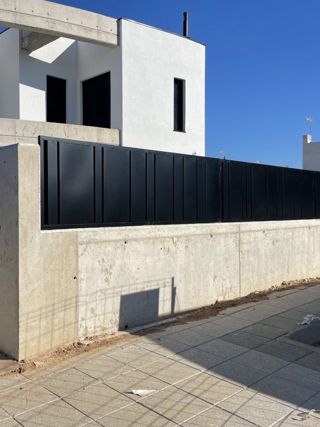 75 metros de valla para una vivienda unifamiliar en Paracuellos delJarama